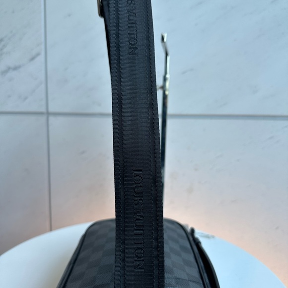 LV Ambler Waist Crossbody Shoulder Graphite Damier Bag Louis Vuitton Like New - Picture 8 of 15